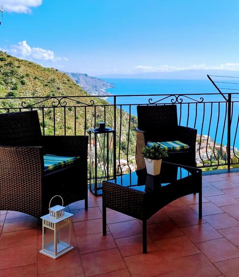 Tao Charming Apartment Taormina Bagian luar foto
