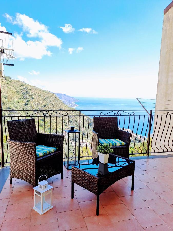 Tao Charming Apartment Taormina Bagian luar foto