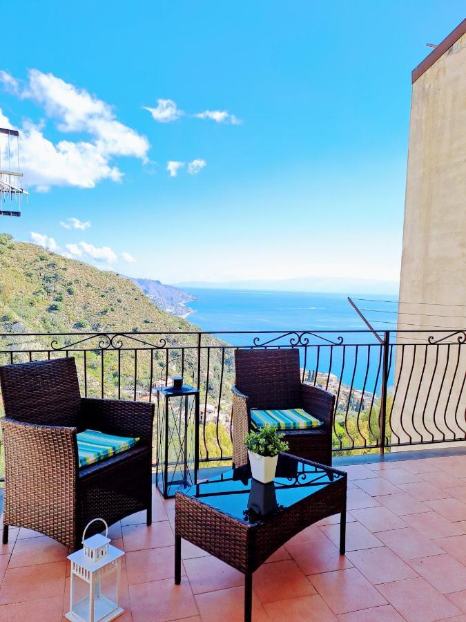 Tao Charming Apartment Taormina Bagian luar foto