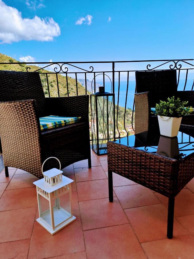 Tao Charming Apartment Taormina Bagian luar foto